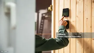 告别亚健康：3招在家轻松自我按摩，上班族必备舒压指南！