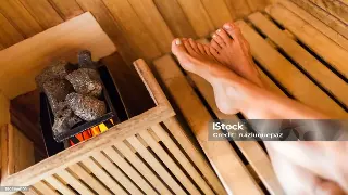 告别肩颈僵硬：3分钟学会的办公室自我按摩术，让疲惫一扫光！