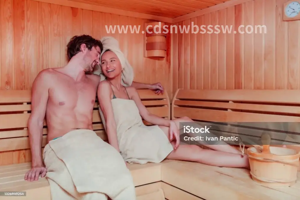 办公室白领正在按摩